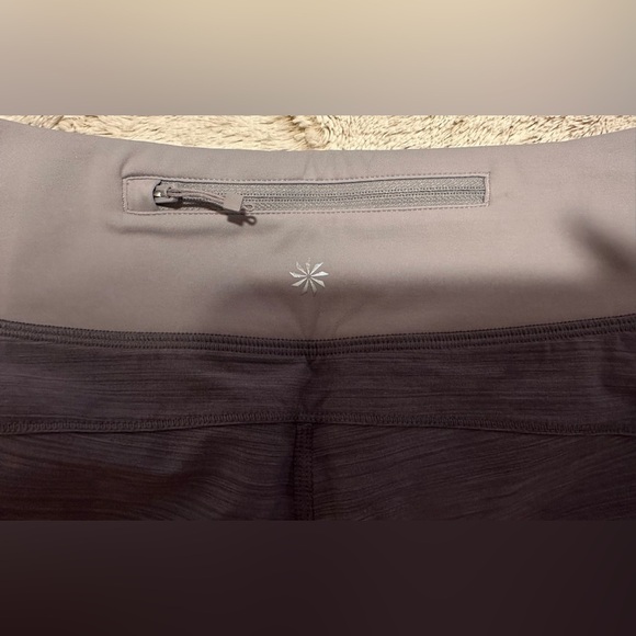 Athleta Run With It Textured 3.5" Shorts Size Small - Picture 11 of 16